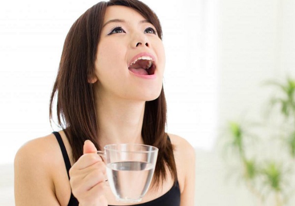 Súc miệng bằng nước muối có tác dụng gì?