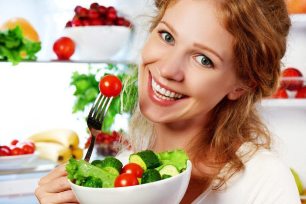 Bổ sung vitamin và khoáng chất cho cơ thể thông qua các loại rau củ quả và trái cây.