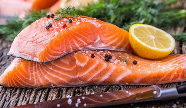 Cá hồi giàu Omega 3 là thực phẩm tốt cho người bị tiểu đường nên ăn.