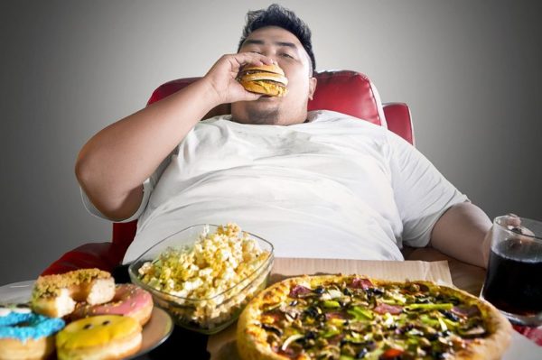 Người thừa cân, béo phì dễ tăng huyết áp.