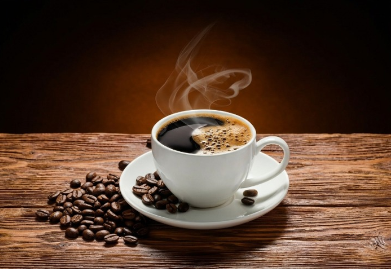 Đồ uống chứa Caffeine như cà phê 